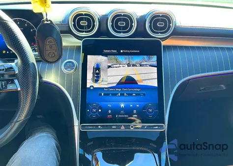 2022 Mercedes-Benz C 300 4Matic z USA, uszkodzony, nr VIN W1KAF4HB3NR009395